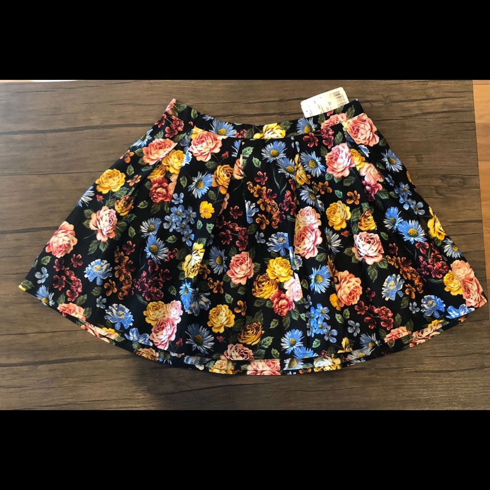 New junior skirt